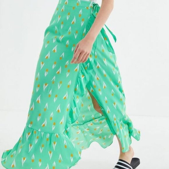 New with tag Urban Outfitters Michelle Tulip Wrap X-Small Floral - Picture 1 of 7